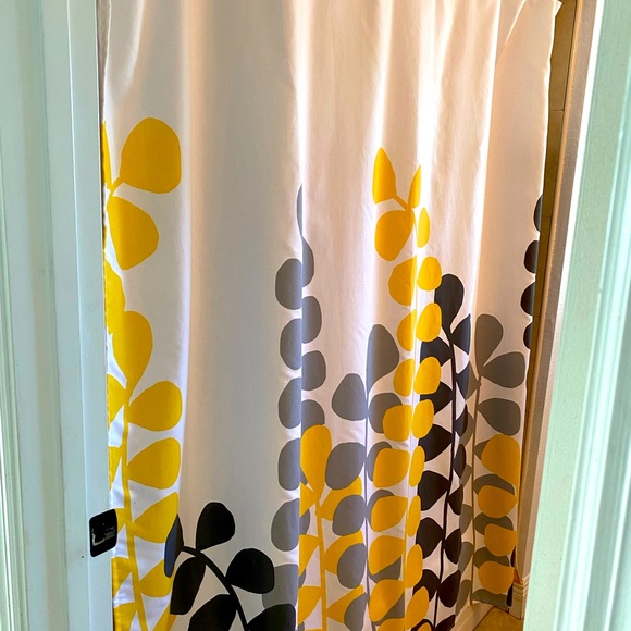 Floral shower curtain perfect condition. - Picture 2 of 2